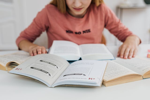 Best Books to Buy Online in Pakistan for Students